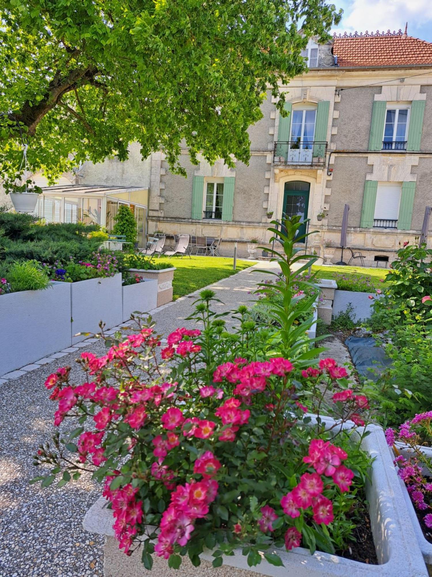 La Metairie Au Milieu Des Vignes Apartment Reaux Exterior photo